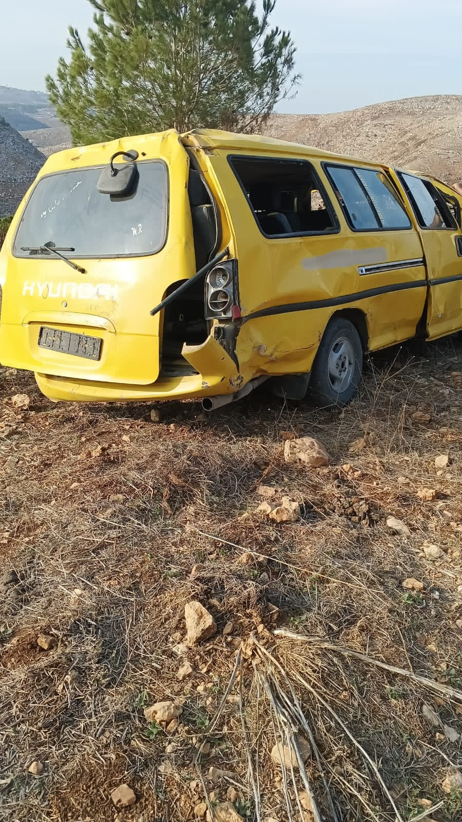 إنقلاب باص مدرسي في بلدة شحور ــ قضاء صور.

