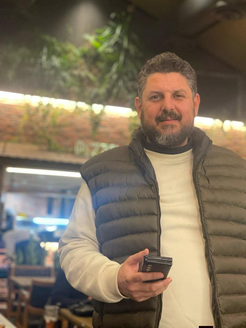 الشهيد عضو في البلدية زكريا يحيى الحاج من بلدة جويا والمستهدف في الغارة على بلدة جويا

هنيئا💔💔