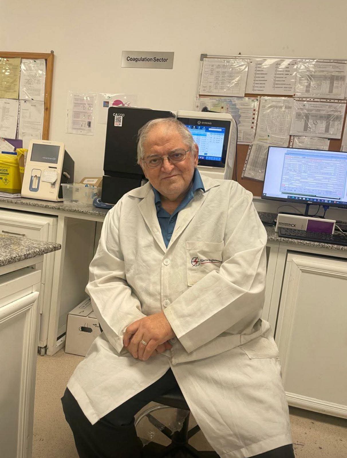 الدكتور احمد صباح في ذمة الله